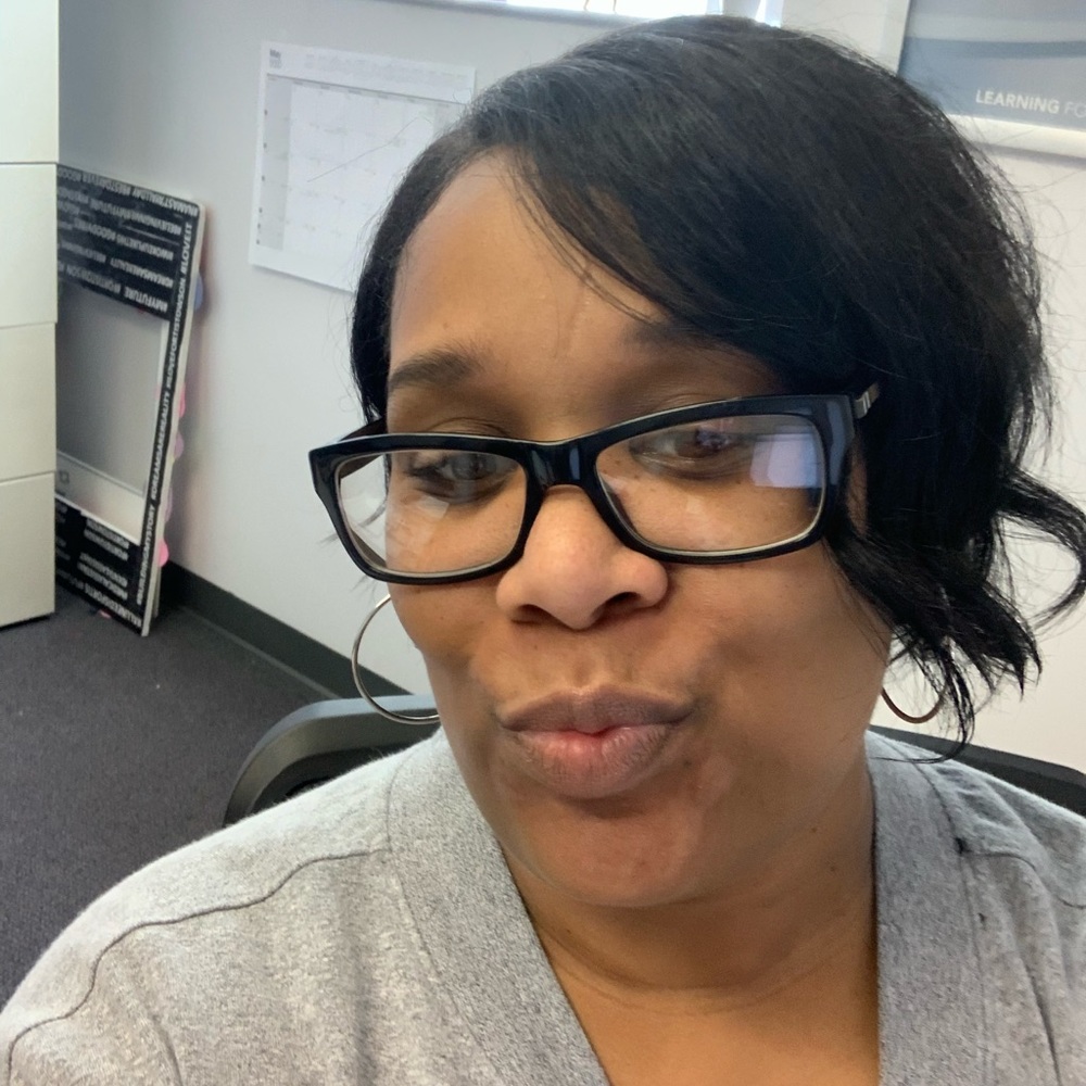 Meet your Posher, Camisha